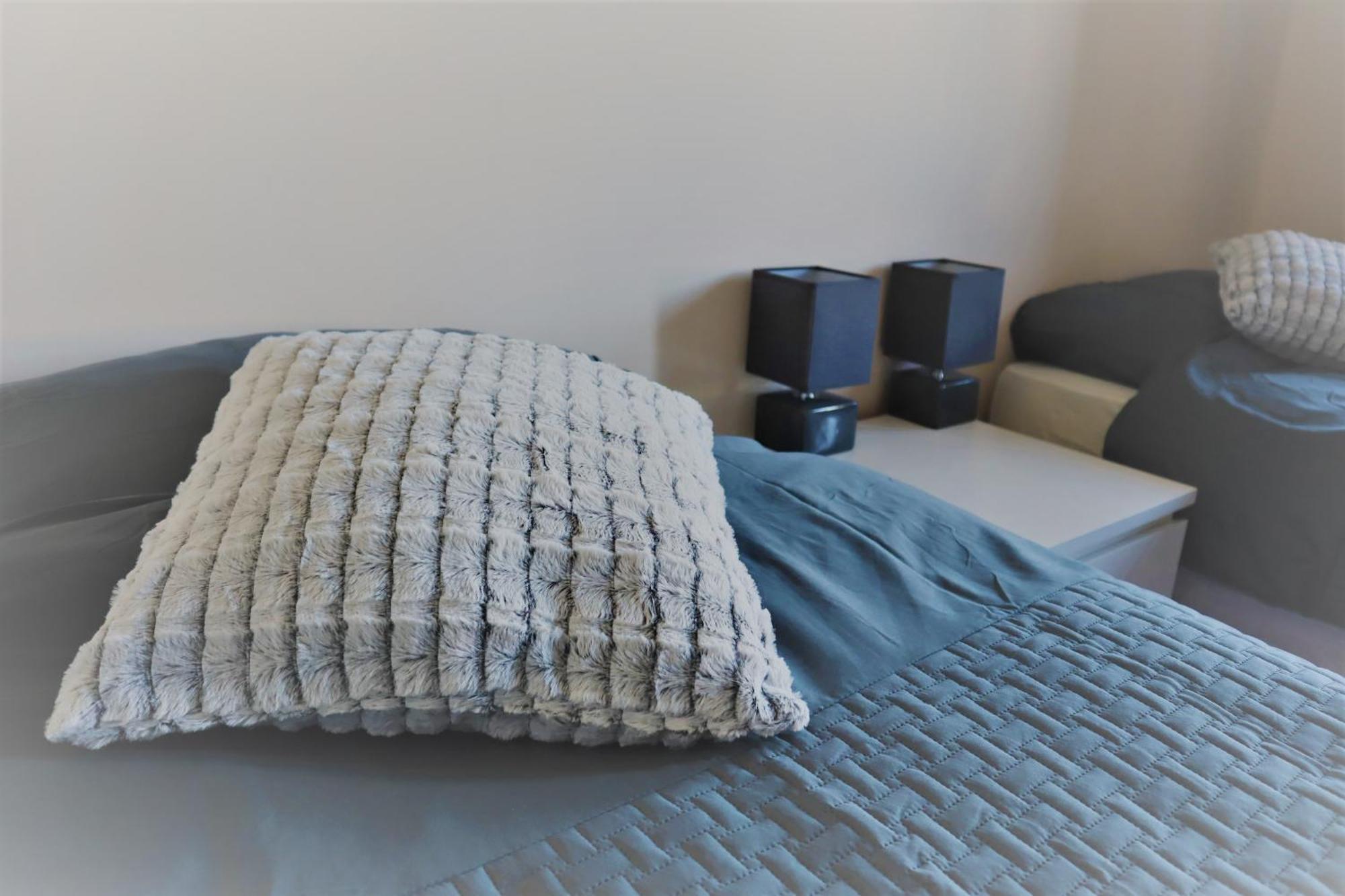 2Br Apt In Crawley W Parking - Near Gatwick Apartment Ngoại thất bức ảnh